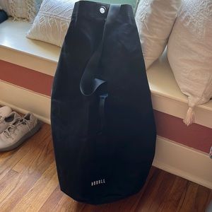 NoBull XL duffle bag with eyelet cinch closure. Black.